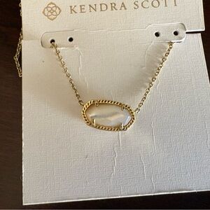 Kendra Scott Elisa Gold Pendant Necklace in Ivory Mother of Pearl